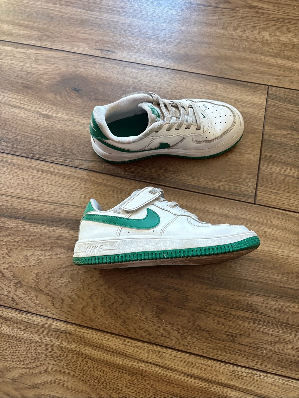Nike Kids White & Green Low-Top Athletic Sneakers